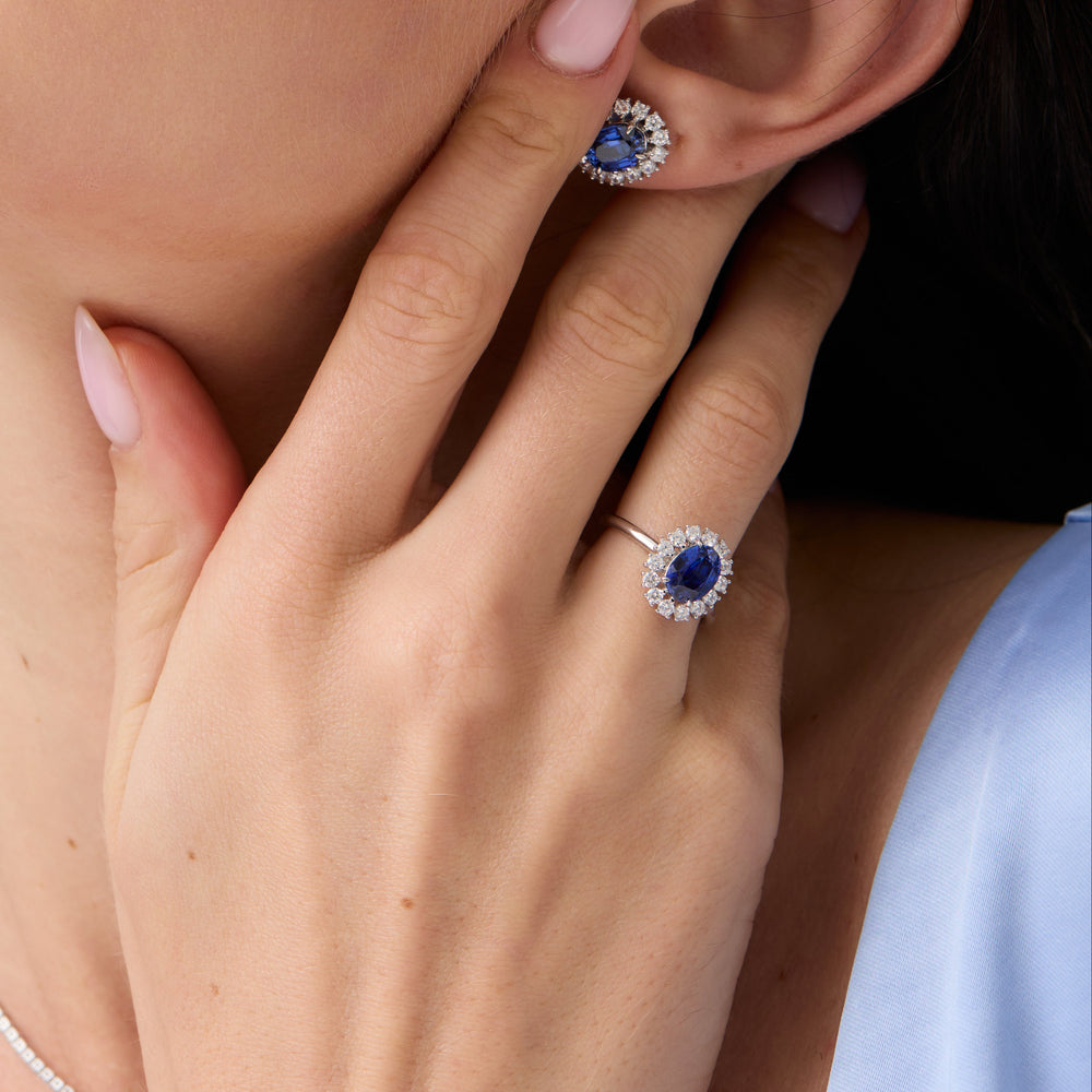 Emma | 1 ct. Oval Blue Sapphire Halo Ring