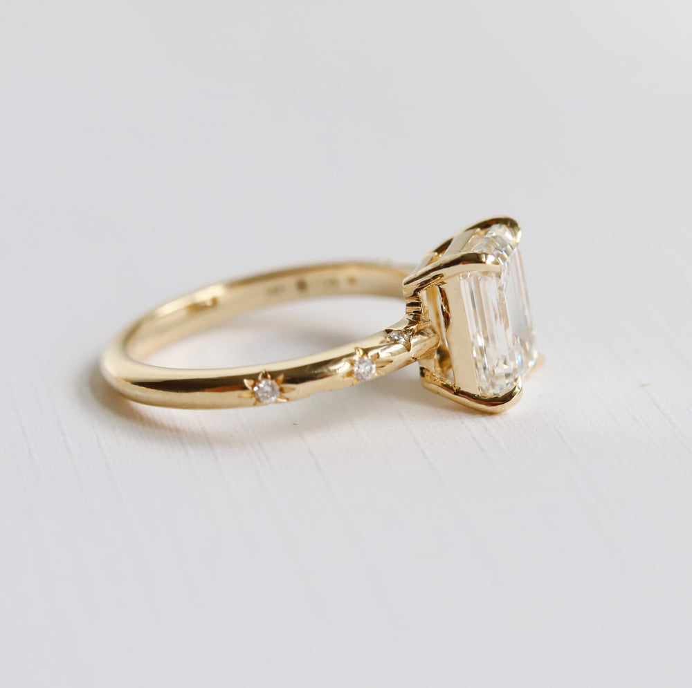 Stella | 2 ct. Emerald Cut Diamond Starburst Ring