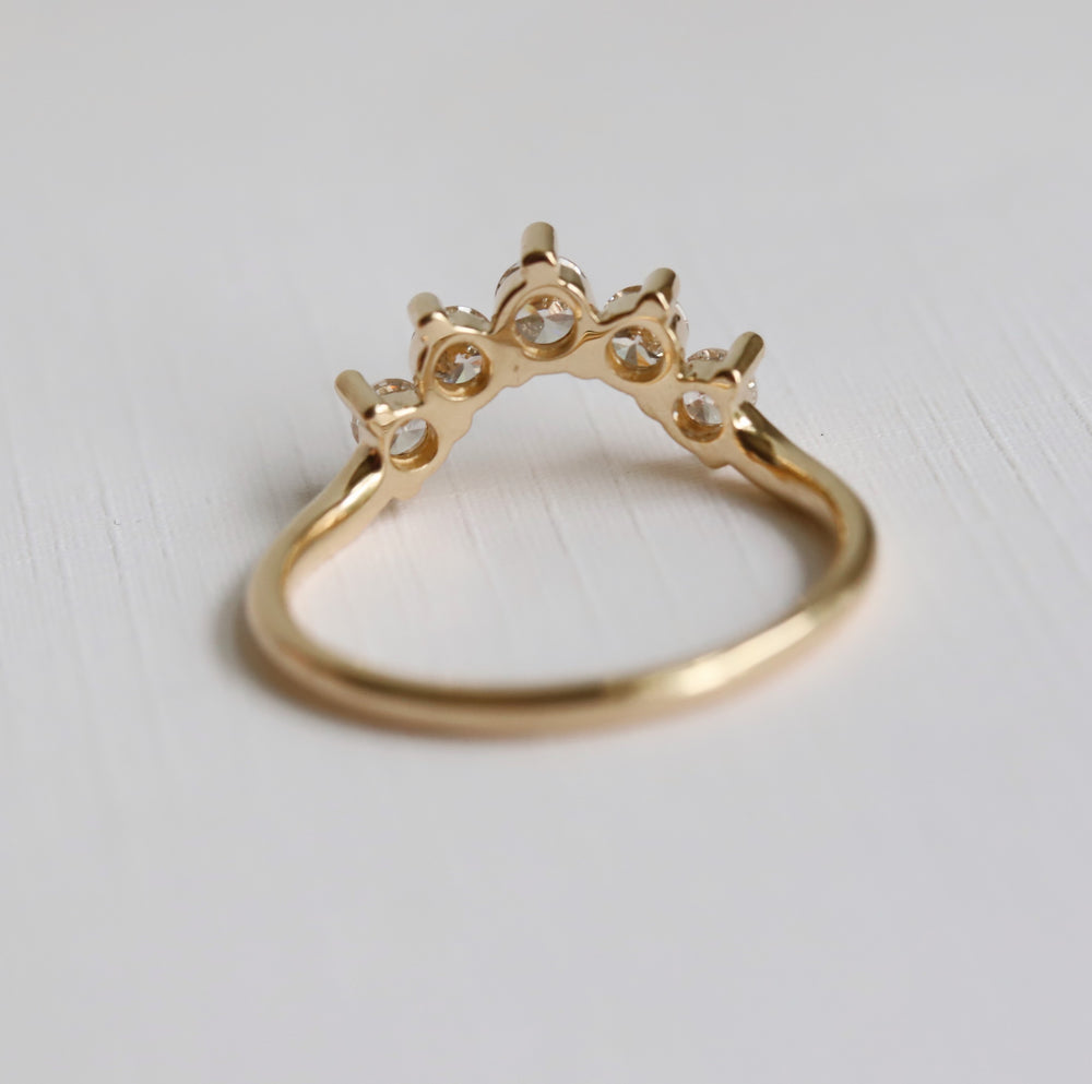 Aurora 5-Stone Curve Band