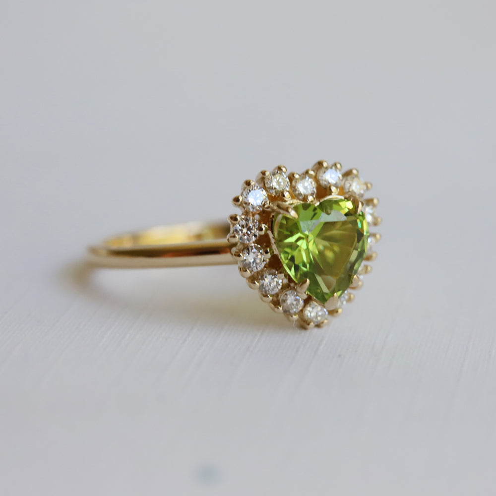 Emma | 1 ct. Heart Peridot Halo Ring