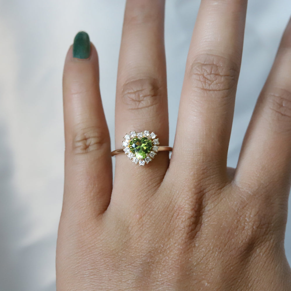 Emma | 1 ct. Heart Peridot Halo Ring