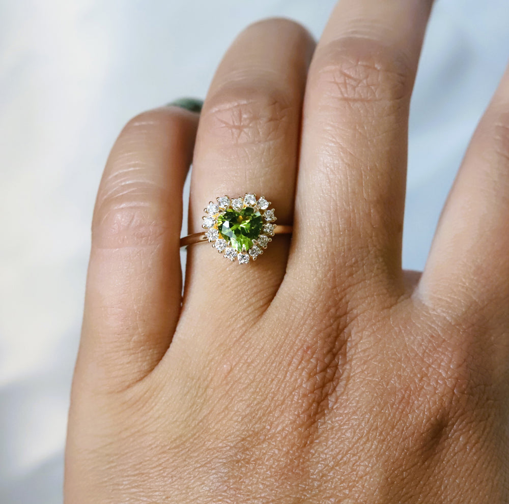 Emma | 1 ct. Heart Peridot Halo Ring