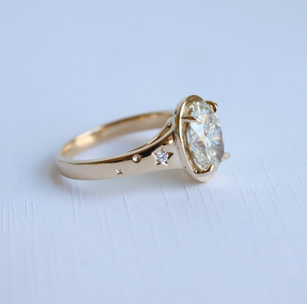 Starry | 2 ct. Oval Diamond Ring