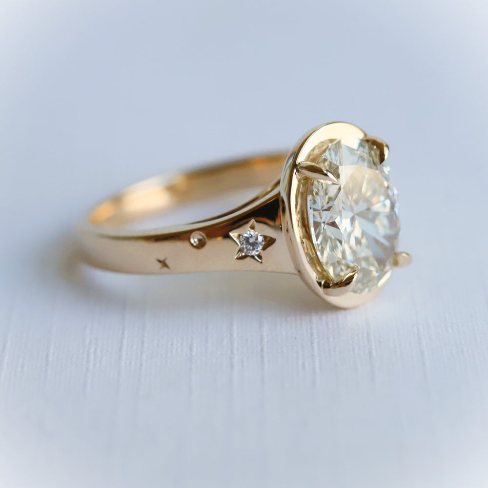 Starry | 2 ct. Oval Diamond Ring