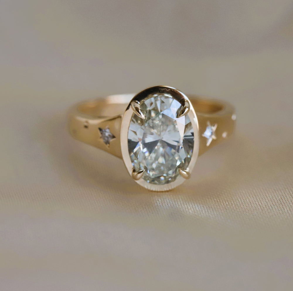 Starry | 2 ct. Oval Diamond Ring
