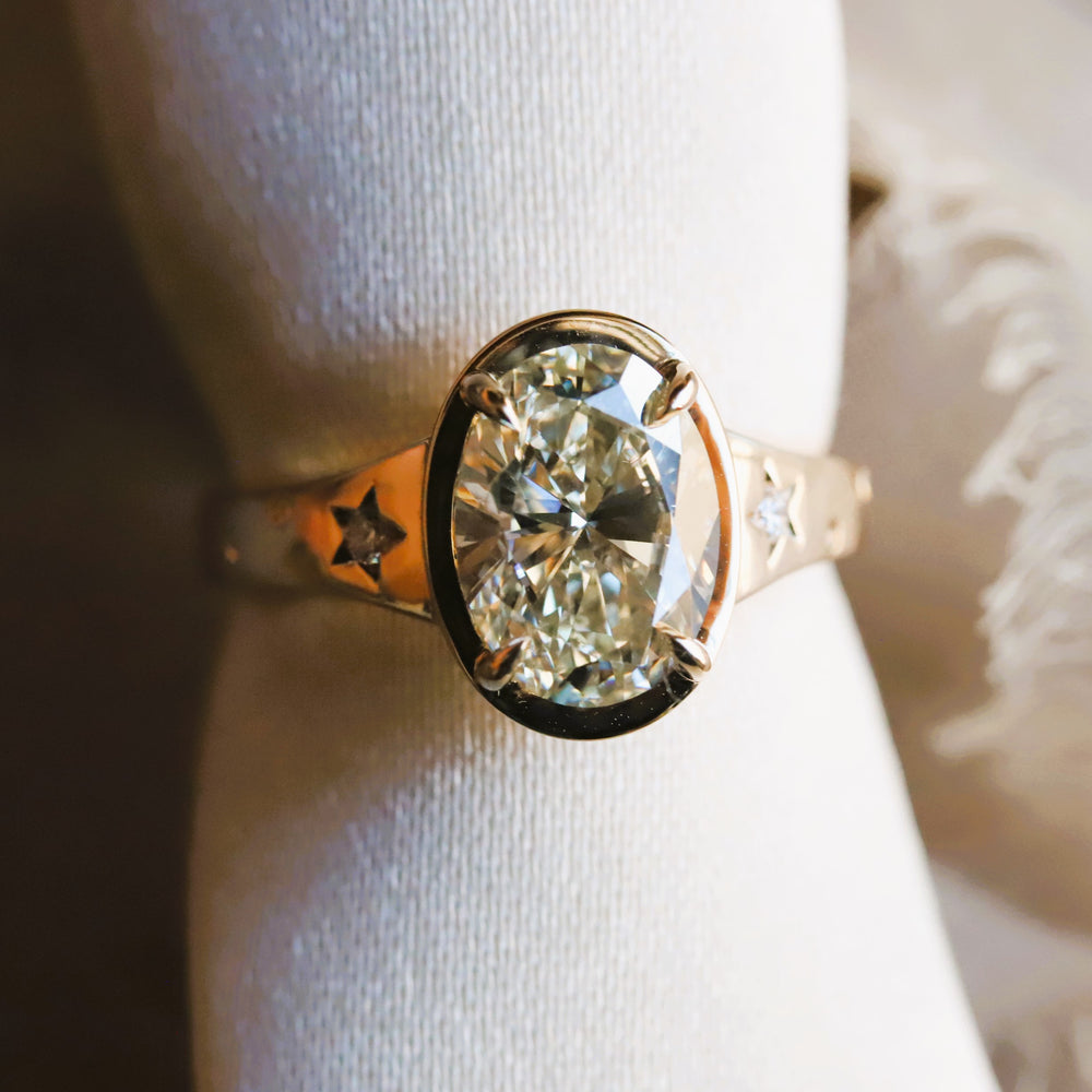 Starry | 2 ct. Oval Diamond Ring
