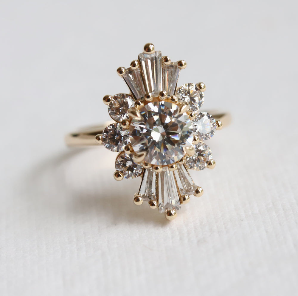 DECORA | Round Lab-Grown Diamond Halo Ring