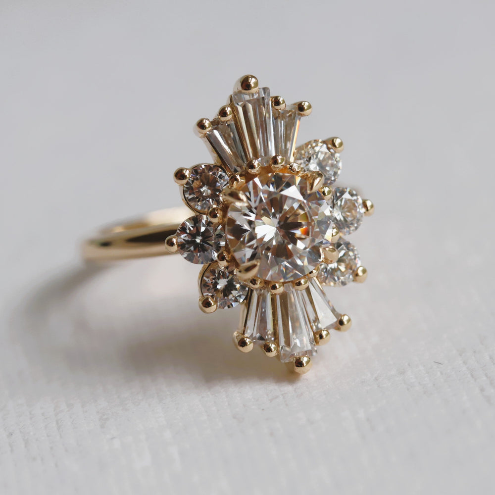 DECORA | Round Lab-Grown Diamond Halo Ring