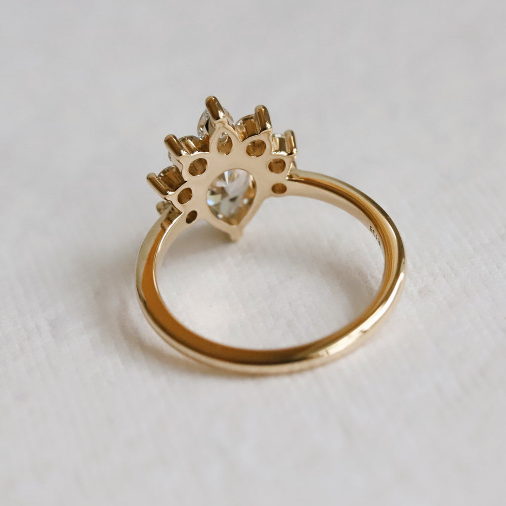 Ophelia | 1 ct. Pear Onyx Crown Ring