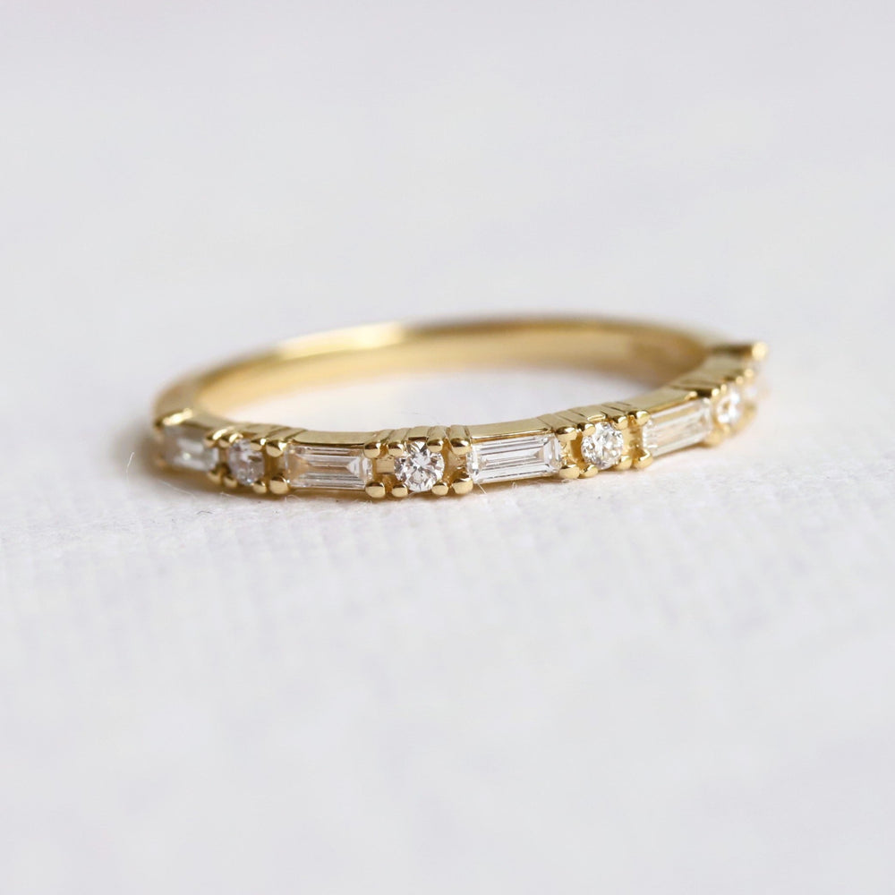 LIA | Baguette and Round Anniversary Band