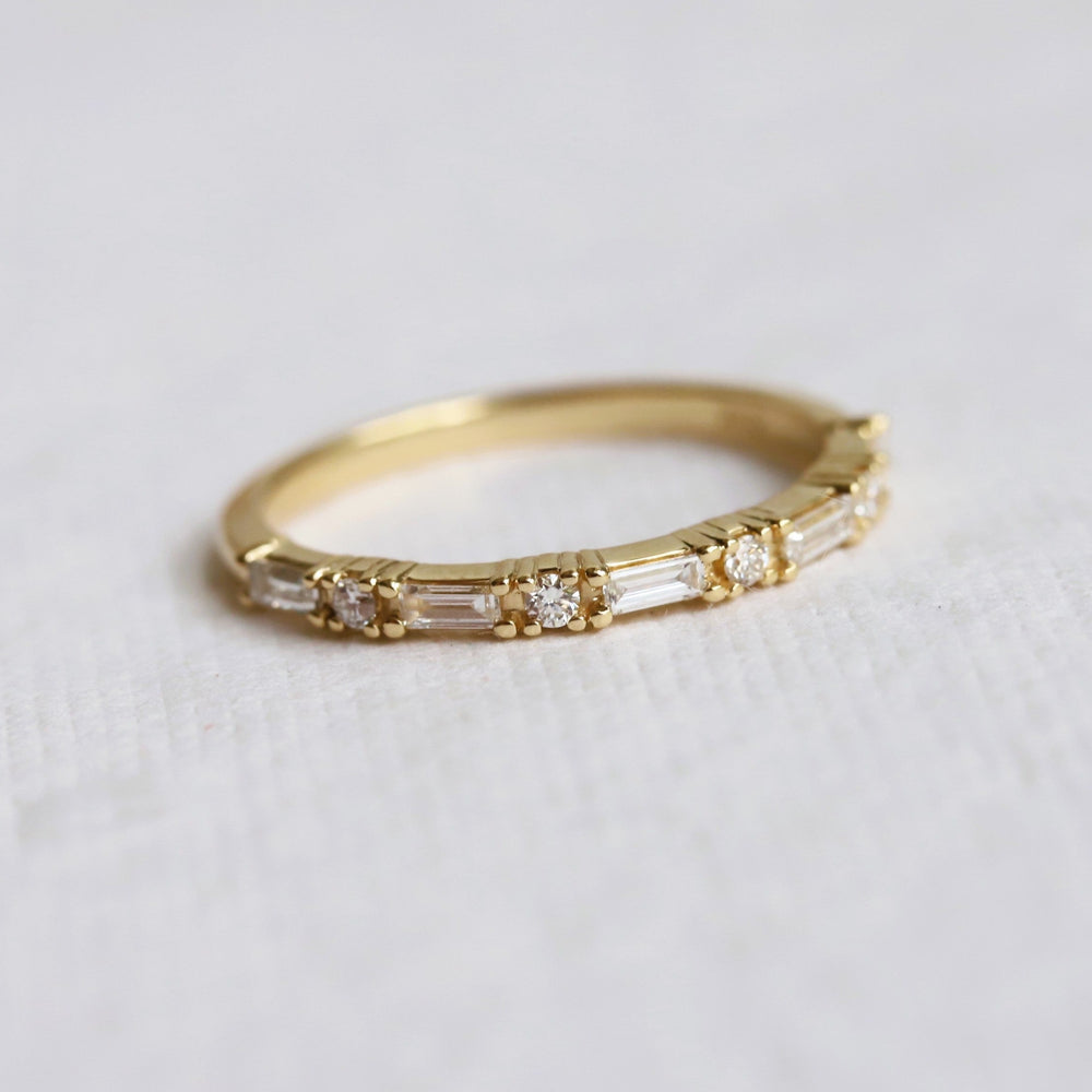 LIA | Baguette and Round Anniversary Band