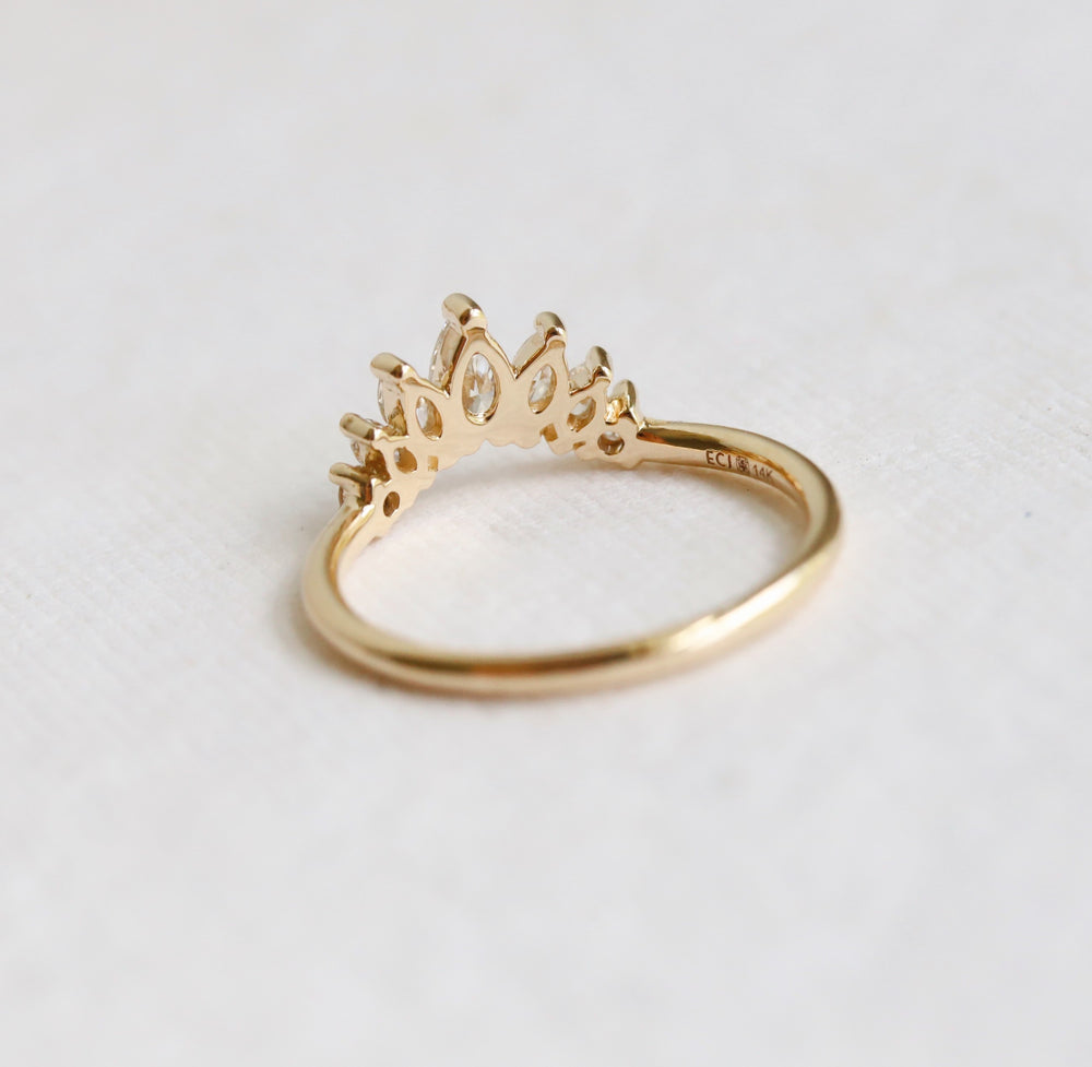 Evelina Crown