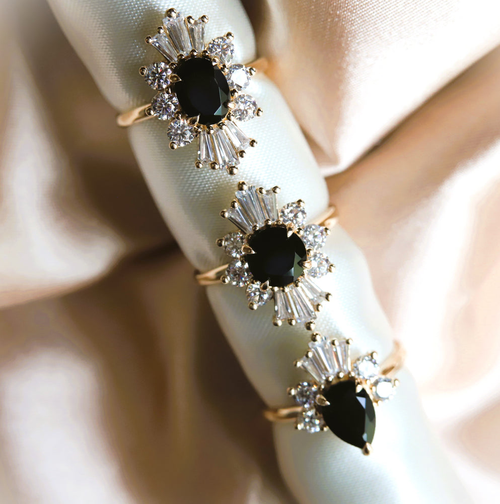 DECORA | Oval Black Center Stone & White Diamond Halo Ring