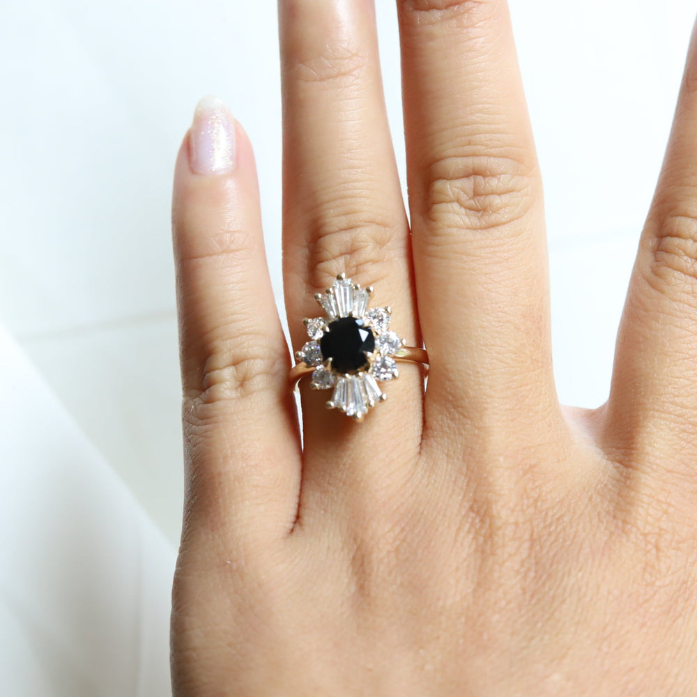 DECORA | Round Black Center Stone & White Diamond Halo Ring