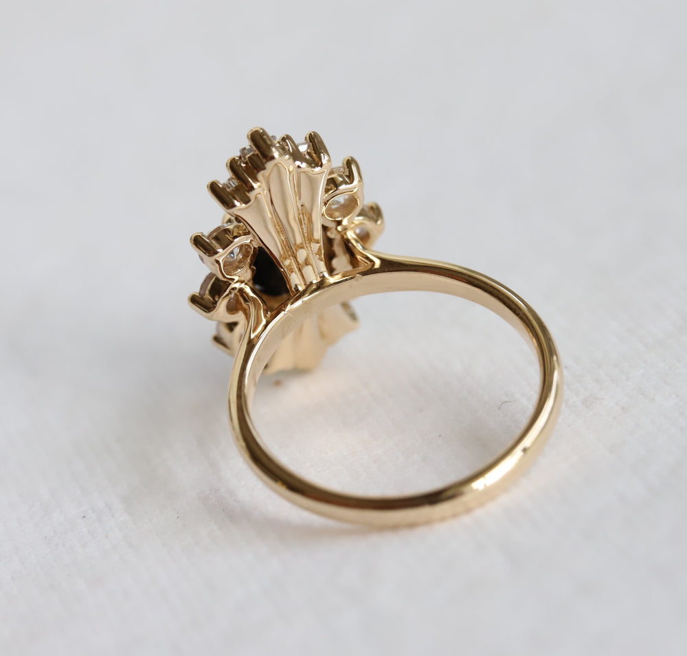 DECORA | Oval Black Center Stone & White Diamond Halo Ring