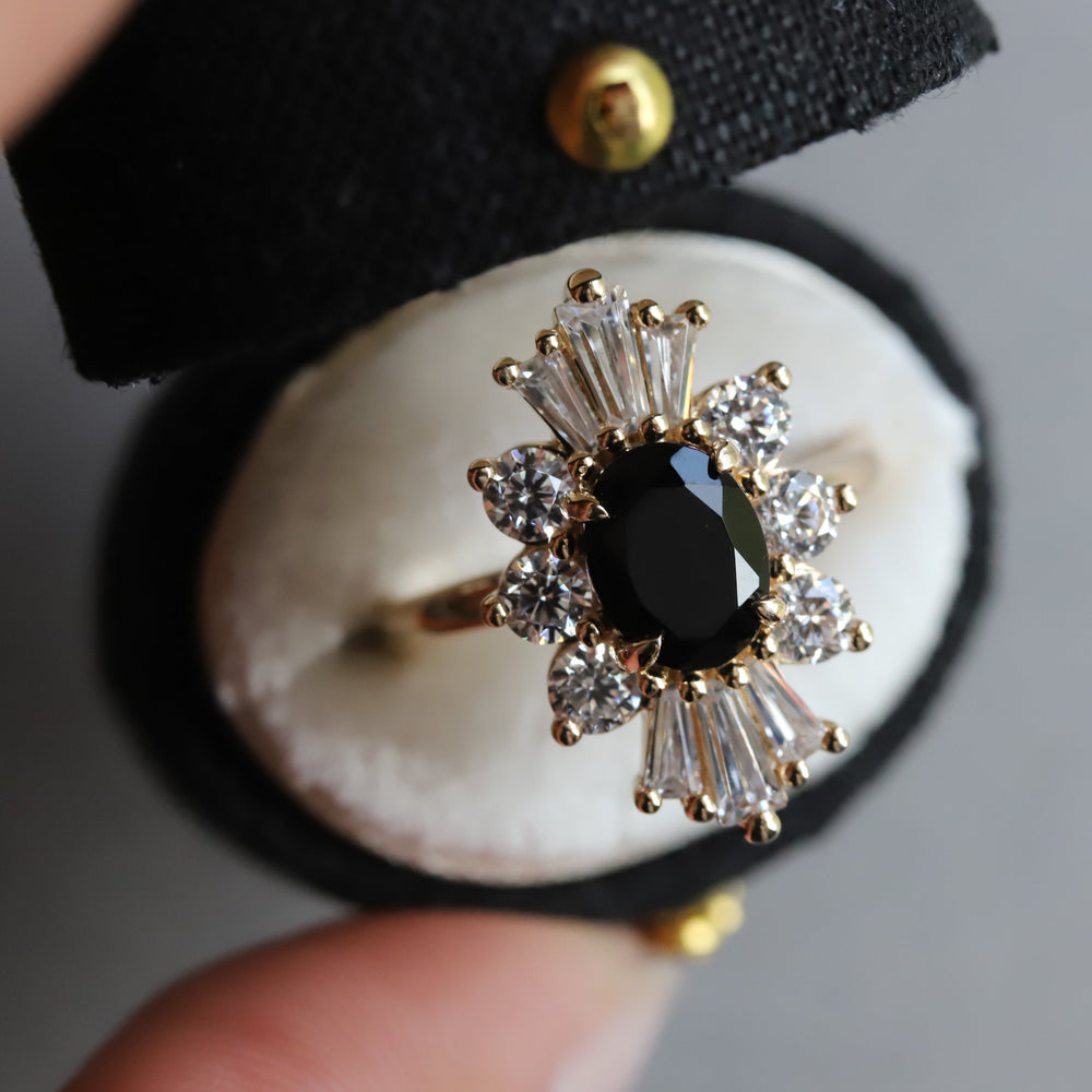 DECORA | Oval Black Center Stone & White Diamond Halo Ring