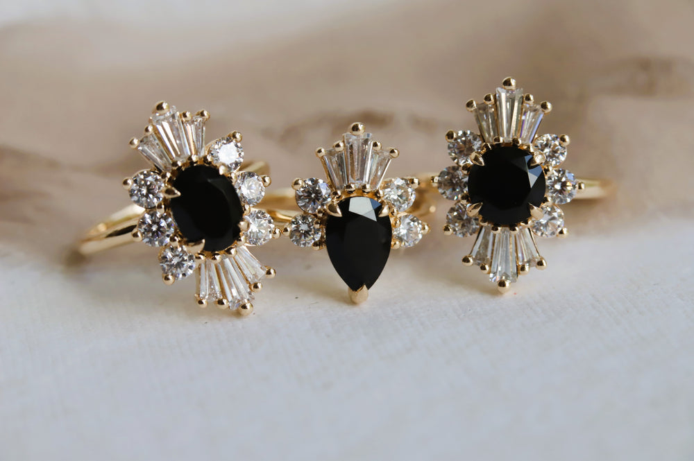 DECORA | Oval Black Center Stone & White Diamond Halo Ring