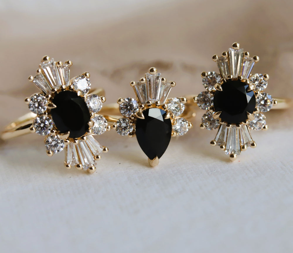 DECORA | Round Black Center Stone & White Diamond Halo Ring