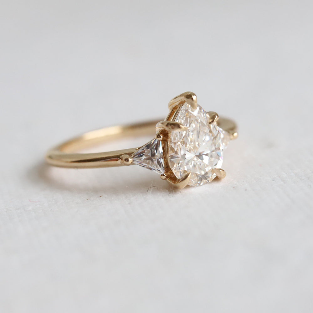 Alexis | 1 ct. Pear Lab-Grown Diamond Triangle Side Stone Ring