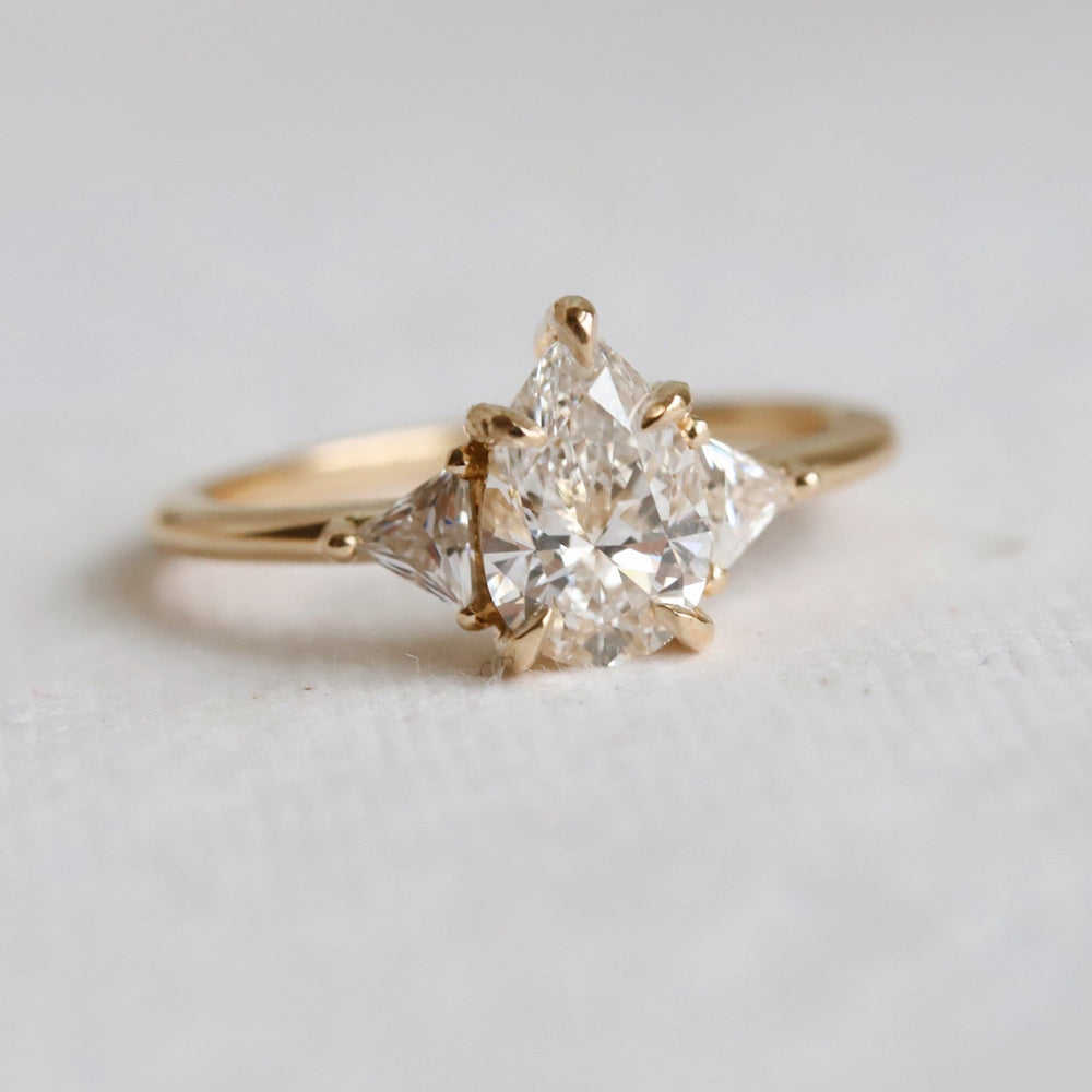 Alexis | 1 ct. Pear Lab-Grown Diamond Triangle Side Stone Ring