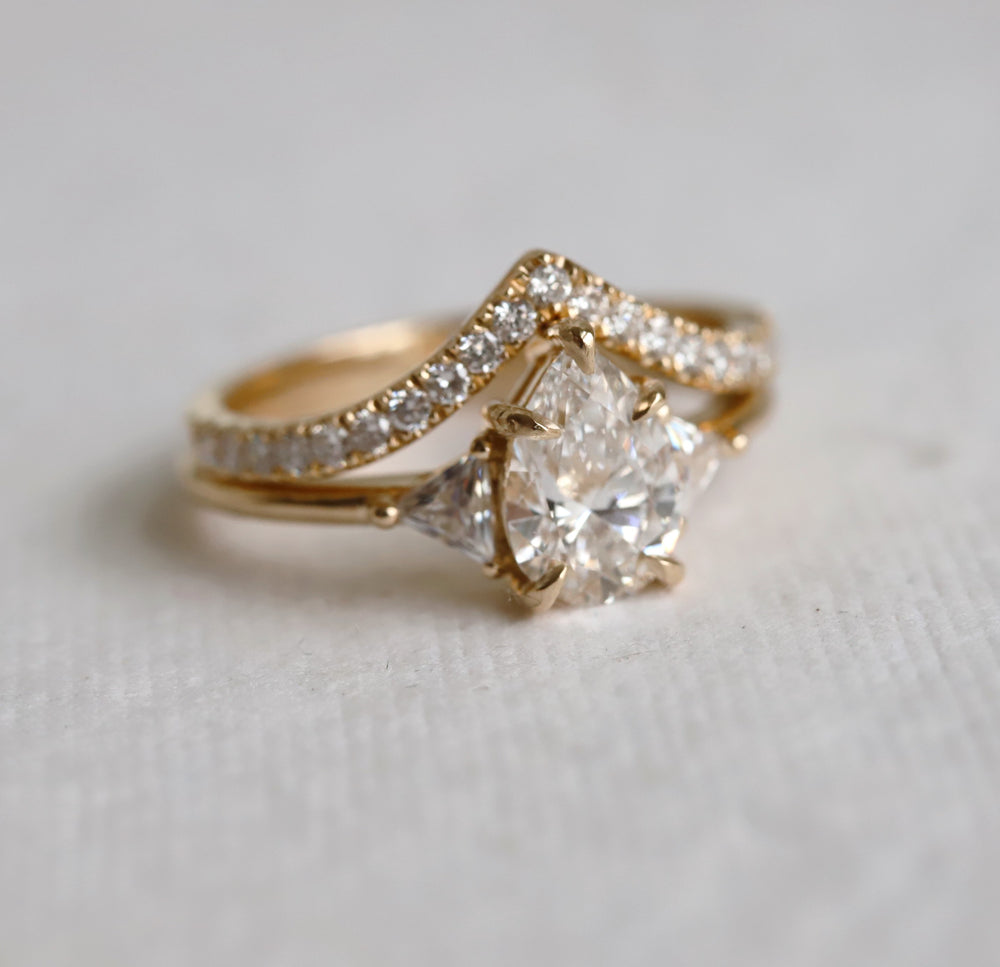 Alexis | 1 ct. Pear Lab-Grown Diamond Triangle Side Stone Ring