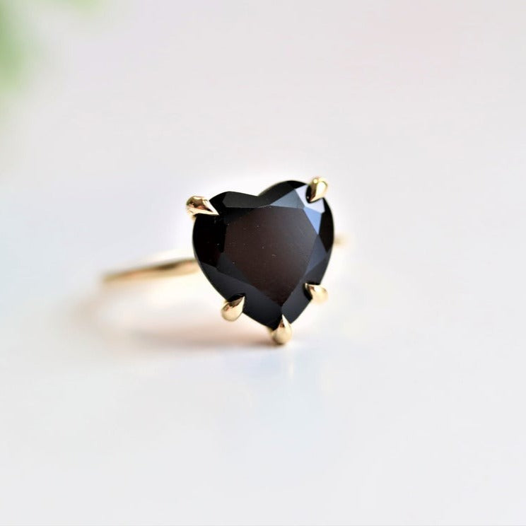 ALVA | 14K Heart Black Onyx Solitaire Ring - Emi Conner Jewelry 