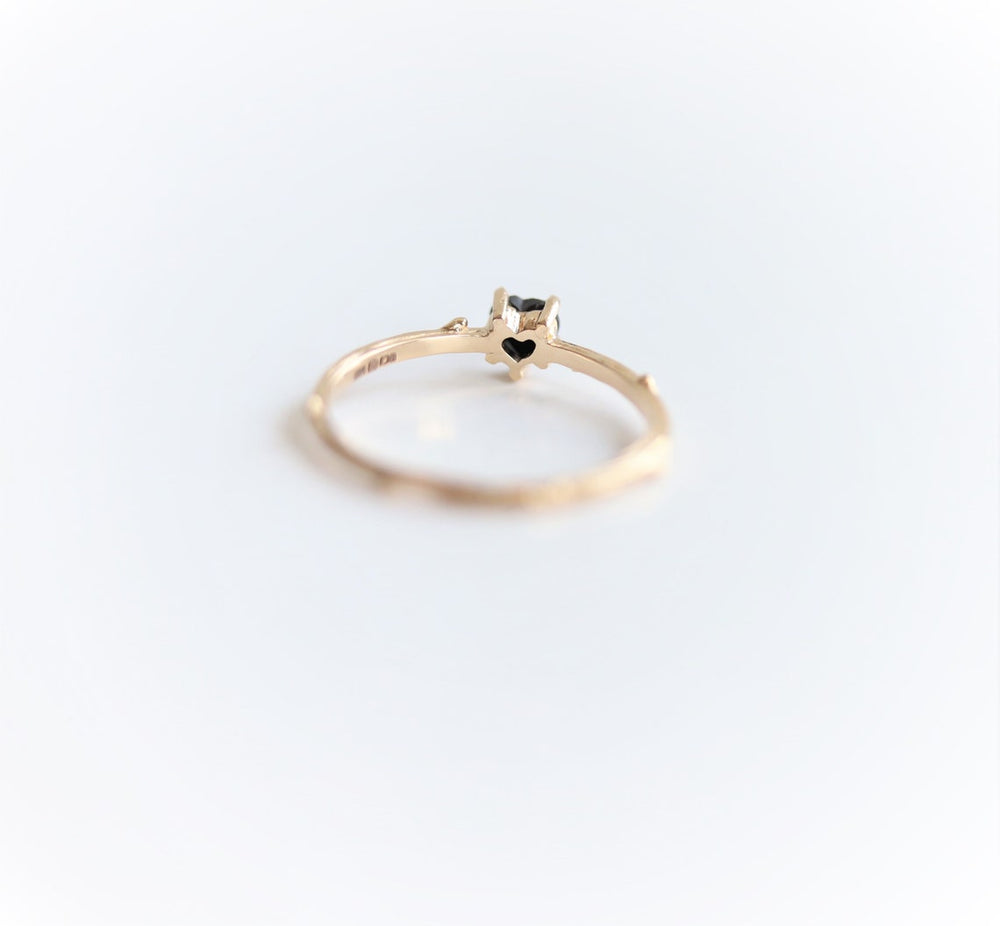 Acacia | 4 mm Heart Black Onyx Twig Engagement Ring - Emi Conner Jewelry 