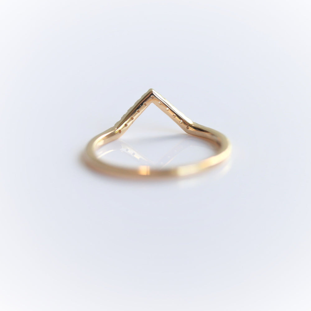 Alexis Band No.1 | 14K V Shaped Diamond Band - Emi Conner Jewelry 