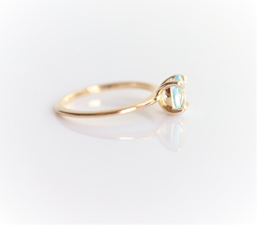 ALVA | 14K 0.7 ct Oval Aquamarine Dainty Solitaire Ring - Emi Conner Jewelry 