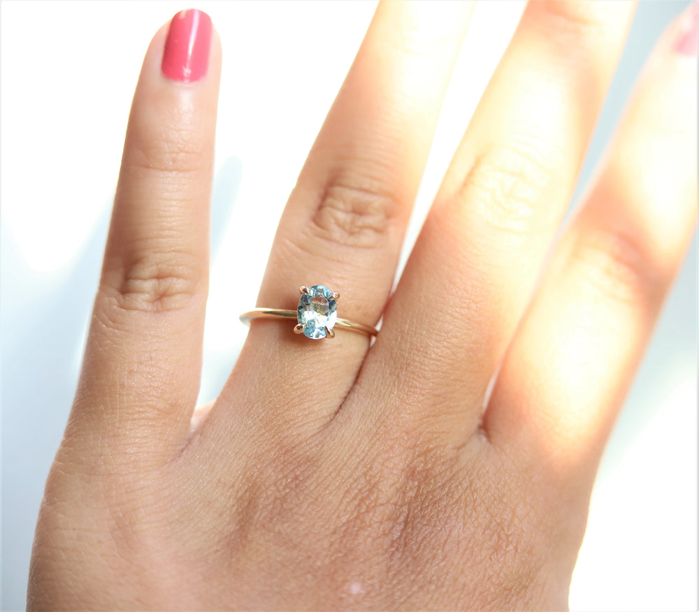ALVA | 14K 0.7 ct Oval Aquamarine Dainty Solitaire Ring - Emi Conner Jewelry 