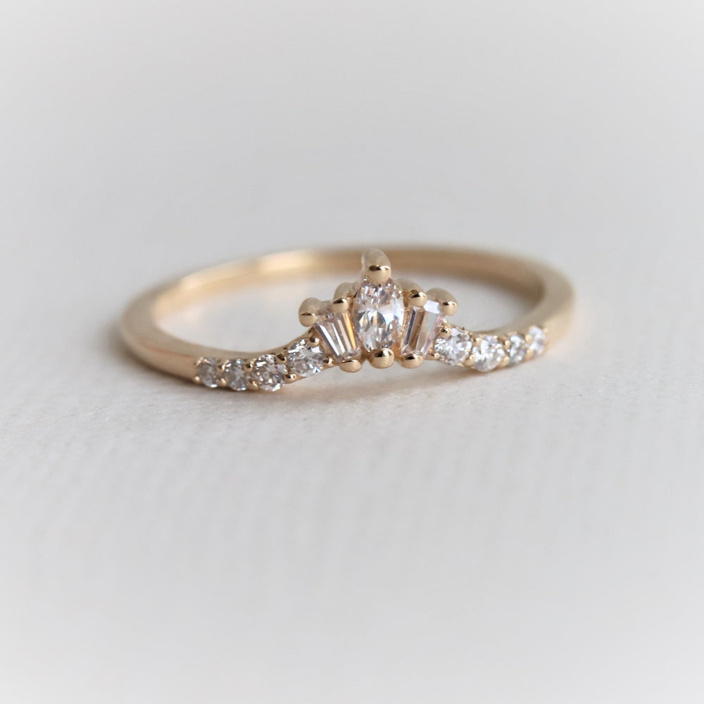 Aurora Crown (Heart) | 14K Gold Diamond Contour Band - Emi Conner Jewelry 