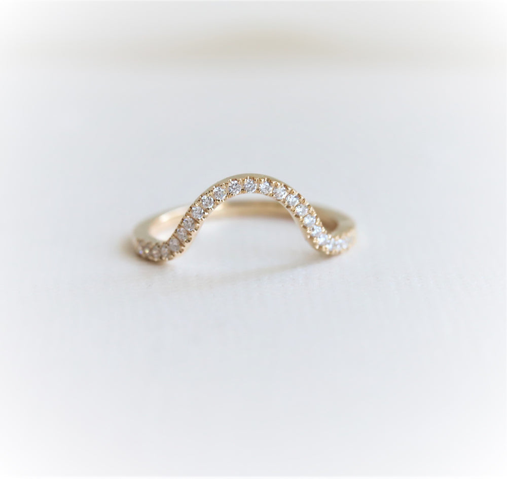Victoria Pave' Contour Band