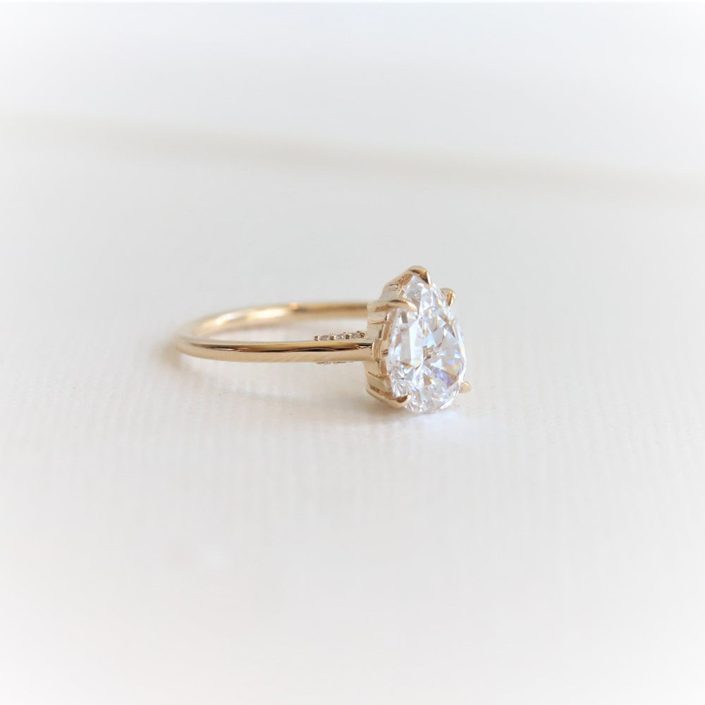 WYN Art Deco Lux | Pear Solitaire Ring