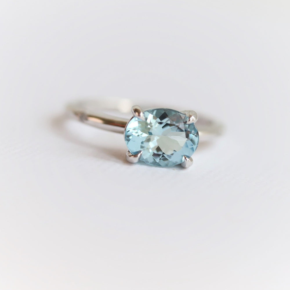 Stella | 14K Oval Aquamarine Hidden Star East West Ring