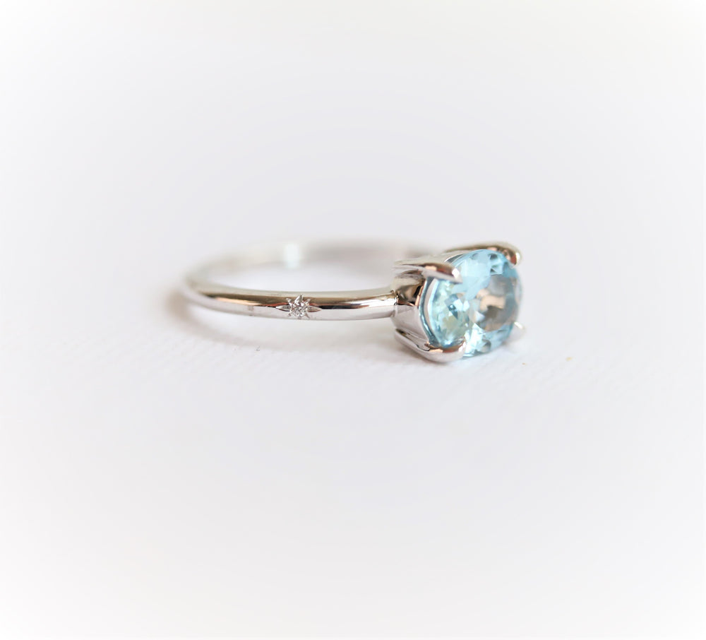 Stella | 14K Oval Aquamarine Hidden Star East West Ring