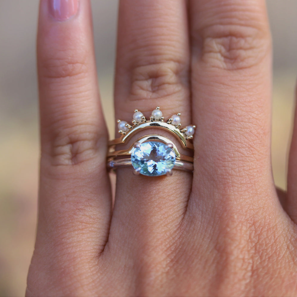 Stella | 14K Oval Aquamarine Hidden Star East West Ring