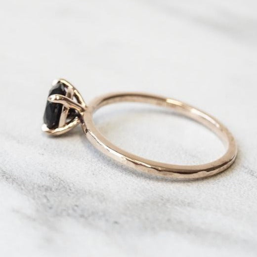 ALVA |  0.7 ct. Round Black Onyx Solitaire in Hammer Finish - Emi Conner Jewelry 