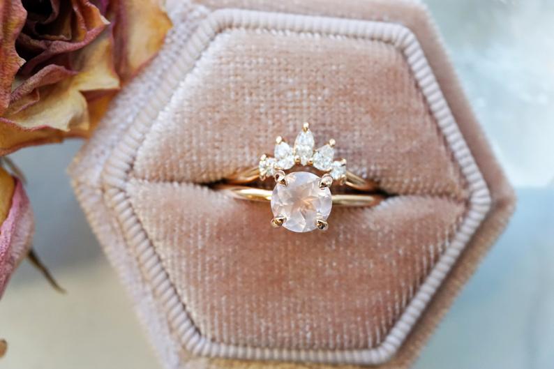 ALVA l 0.7 ct Round Rose Quartz Dainty Solitaire Ring In Hammer Finish - Emi Conner Jewelry 