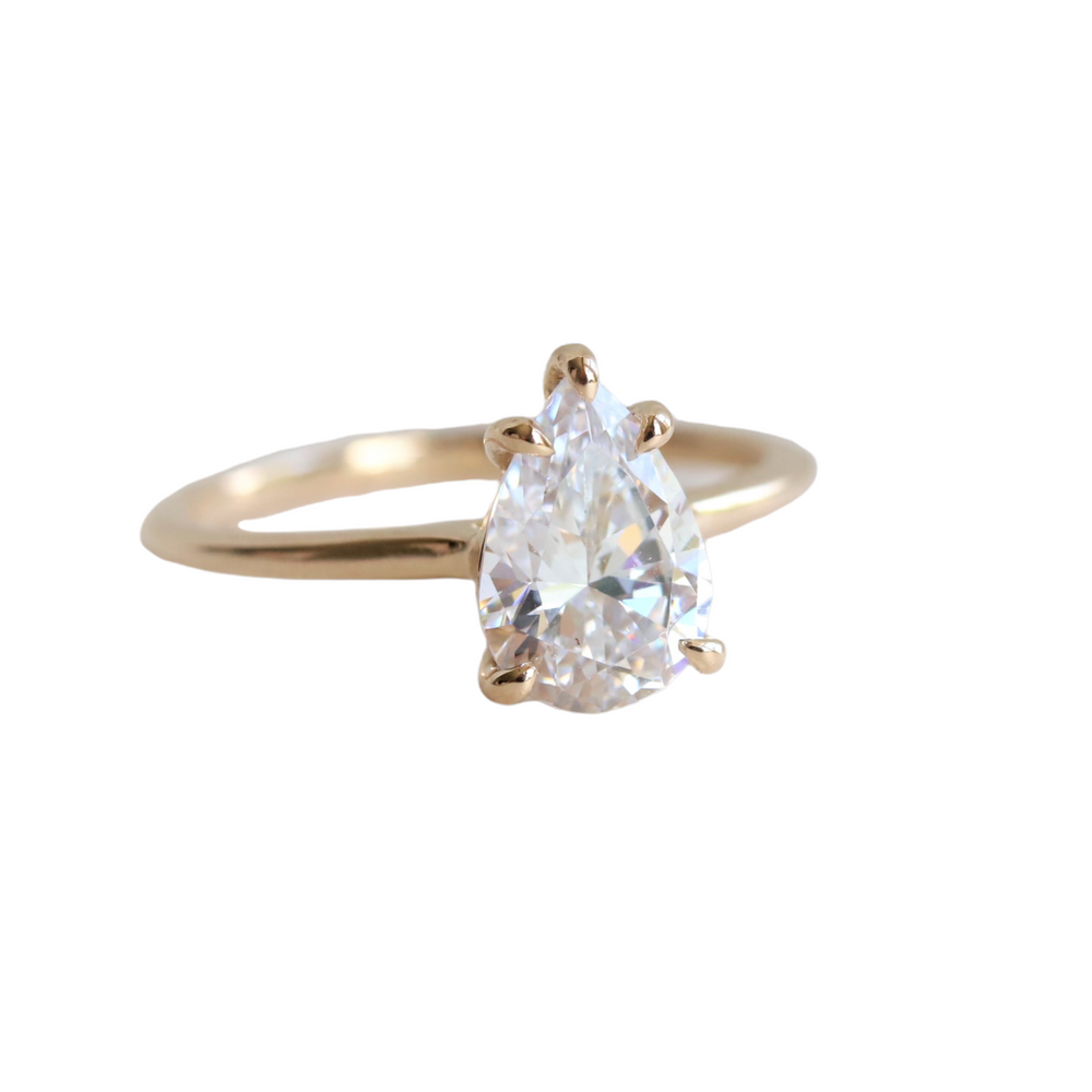 WYN Art Deco Lux | Pear Solitaire Ring